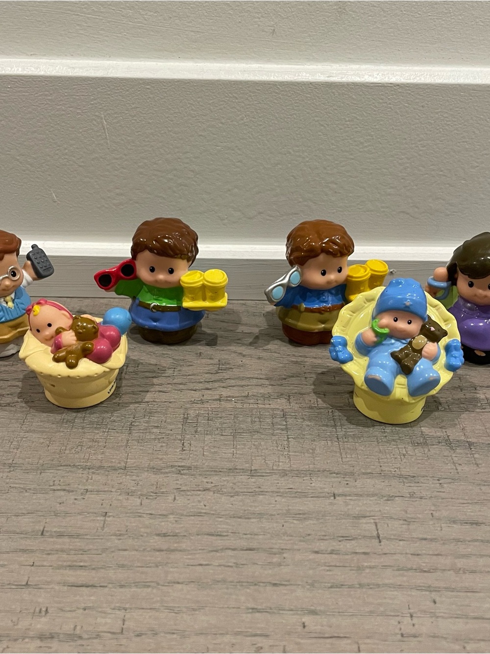 Fisher Price Little People Mom, Dad, Babies bundle of 6